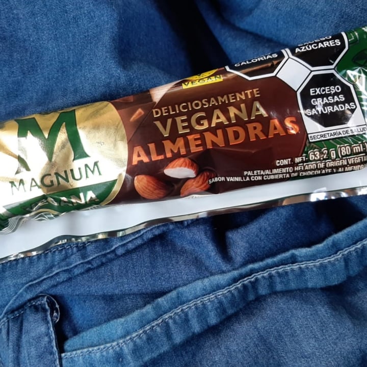 photo of Magnum Magnum Vegan Almond shared by @peetricorr on  11 Jan 2022 - review