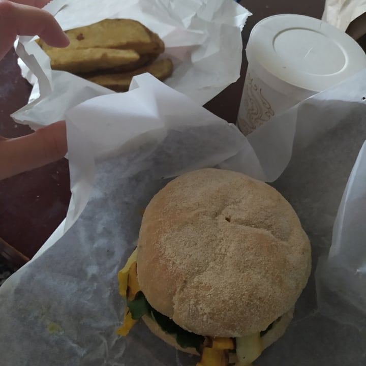photo of La Madriguera, Alimentación Consciente Vegan burger shared by @saracuervo on  15 Nov 2021 - review