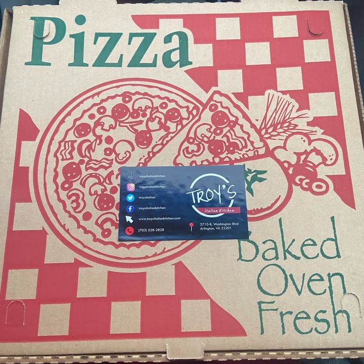 review photo of Troys Italian Kitchen Vegan Pizza (Tomato sauce, vegan cheese, vegan sausage, tomatoes, mushrooms, red onions, and green peppers) shared by @kailanin on 04 Dec 2021 - review