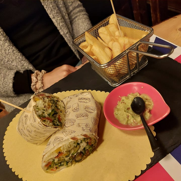 photo of Old England Pub - Pub Birreria Padova Burrito Vegan shared by @dargina90 on  29 Sep 2022 - review