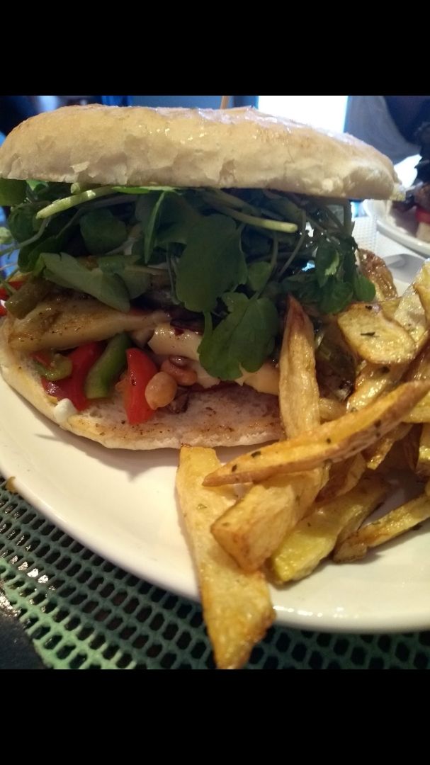 photo of Enki Veganfood Hamburguesa shared by @falafelbunny on  02 Feb 2020 - review