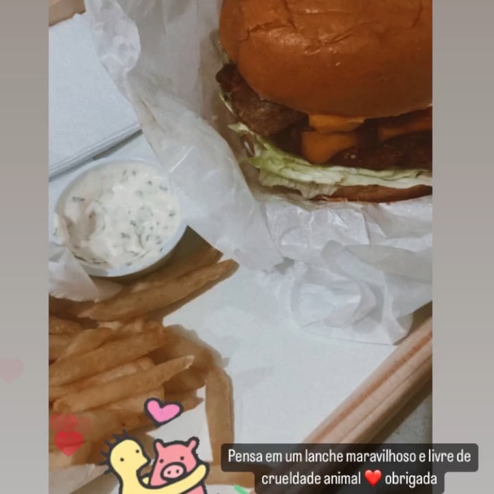 review photo of Hambúrguer vegano Vitamina.com shared by @nathicarvalho on 18 Oct 2022 - review