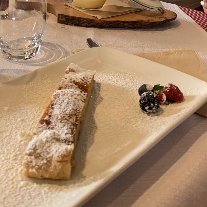 photo of Ladin & El Tobià Strudel Vegano shared by @rebeccamenozzi on  15 Aug 2022 - review