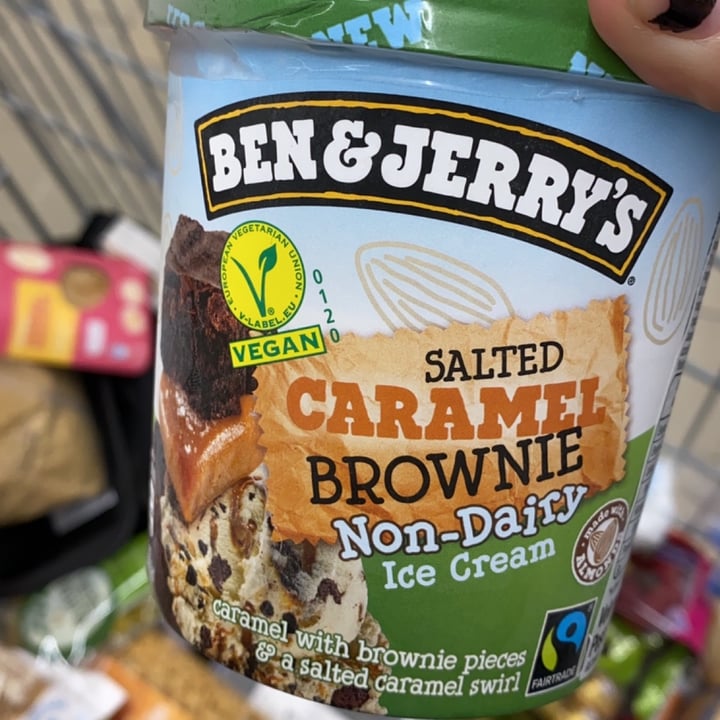 photo of Ben & Jerry's Salted caramel brownie non dairy shared by @martarodriguez13 on  15 Dec 2021 - review