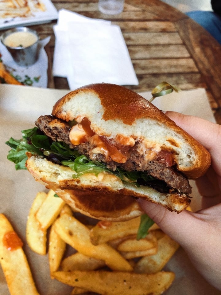 photo of Beelman's Impossible Burger shared by @soniaelsie on  16 Apr 2020 - review