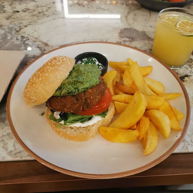 菜肴“Chickpea curry burger”的照片