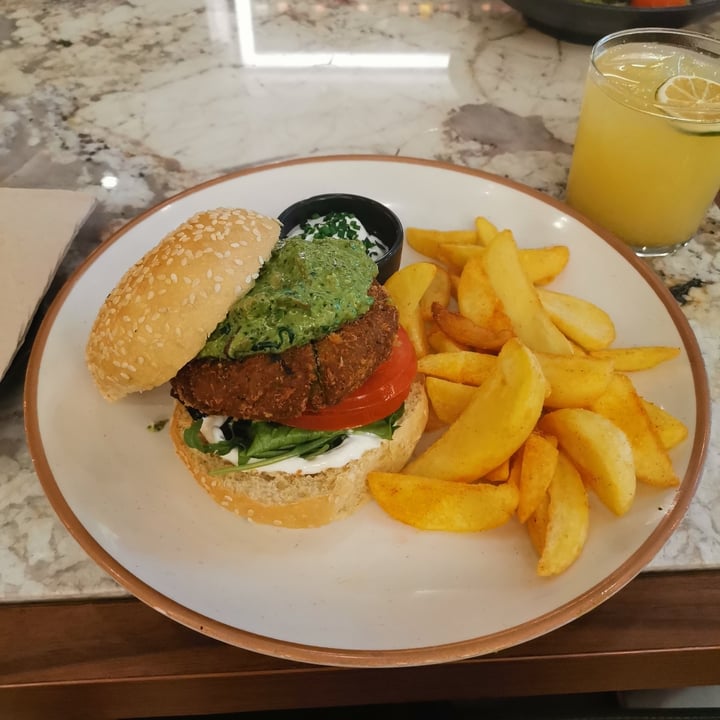 photo of The Green Affair Chickpea curry burger shared by @teresaacsf on  08 Dec 2020 - review
