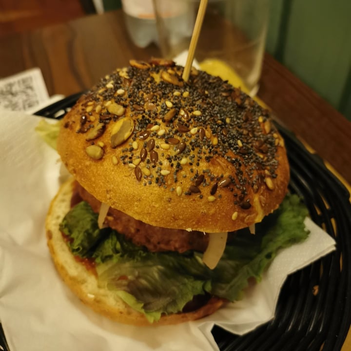 photo of Guero Veguero Burger shared by @nixandstuffs on  22 Sep 2022 - review