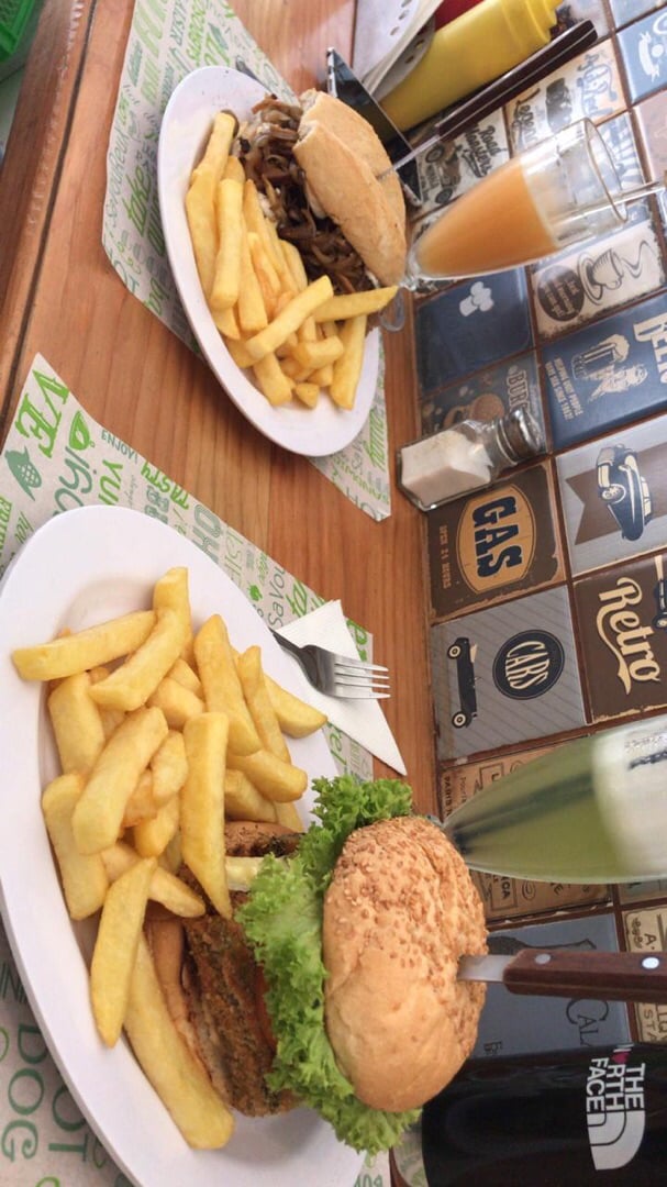 review photo of Suculenta Sangucheria Vegana Hamburguesa K-pop shared by @mandiyf on 08 Mar 2020 - review