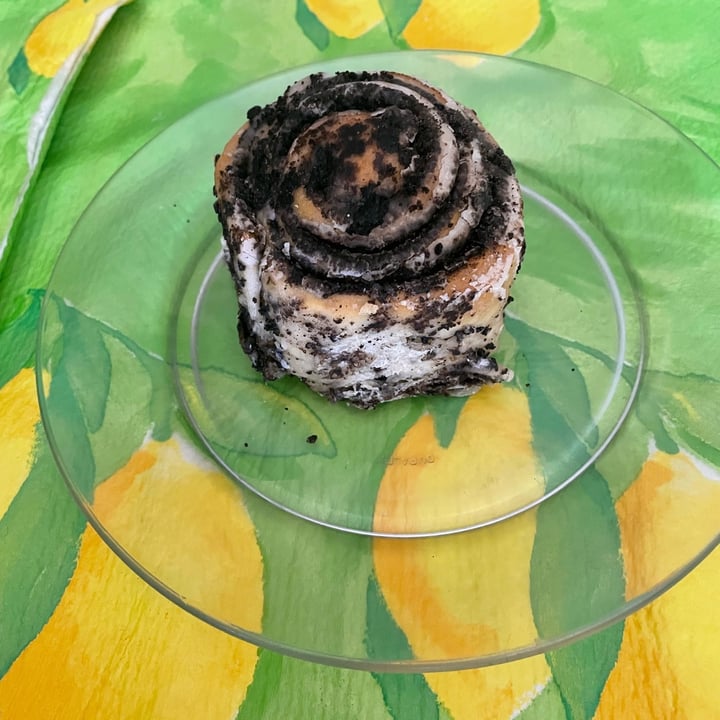 photo of Freedom Cakes Cinnamon Roll Oreo shared by @sara18 on  26 Jun 2022 - review