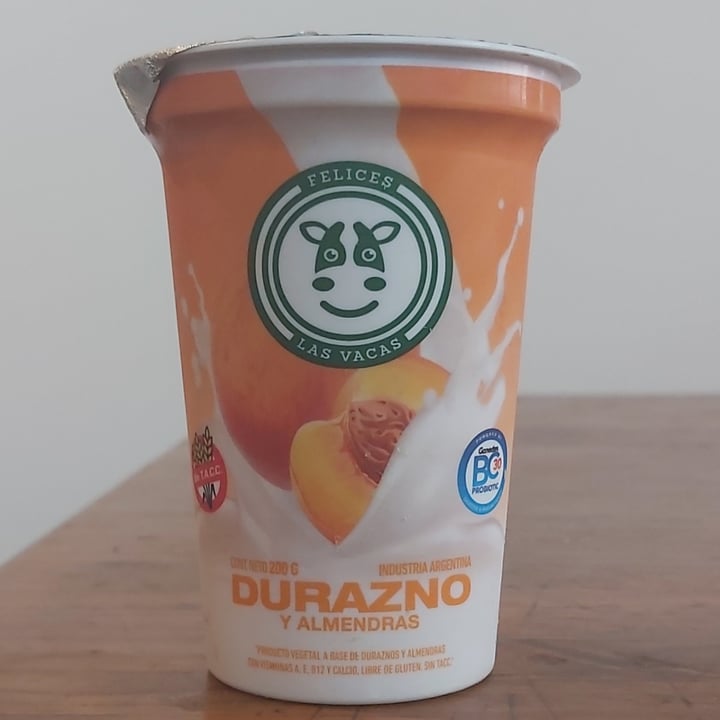 photo of Felices Las Vacas Yogurt de Durazno y Almendras shared by @lenabi on  30 Nov 2021 - review