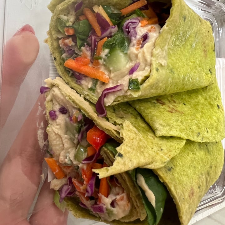 photo of Trader Joe's Creamy hummus and veggie wrap shared by @junieleone on  23 Nov 2022 - review