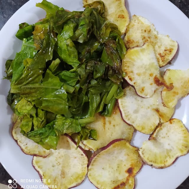 Photo du plat “couve refogada e batata doce grelhada”