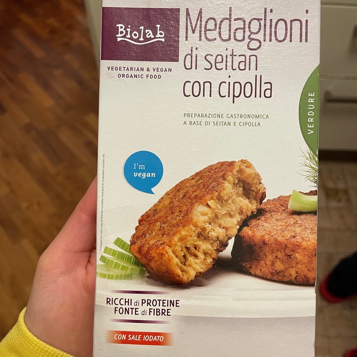 photo of Biolab Medaglioni di seitan alla cipolla shared by @federicapietroniro on  12 Jan 2021 - review