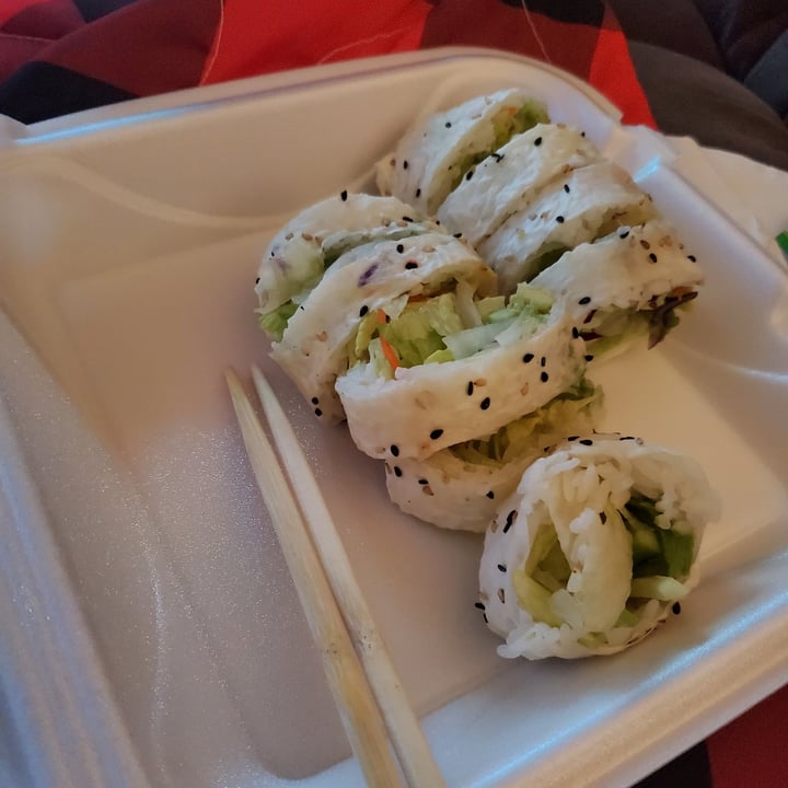 photo of Tokyo Sushi Bar Vegetable Roll shared by @emilypaulsen on  08 Jun 2021 - review