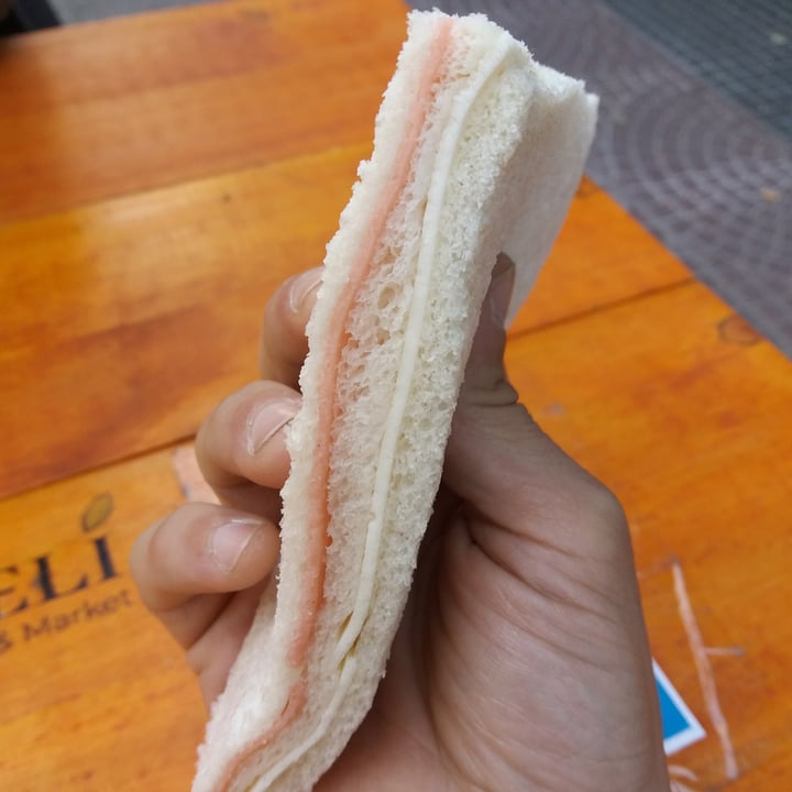 photo of Veguideli Sándwich De Jamón Y Queso shared by @seamosuvoz on  23 Aug 2021 - review