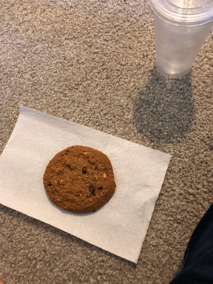 photo of Lenny & Larry’s The Complete Oatmeal Raisin Cookie shared by @amanda4evah on  30 Mar 2020 - review