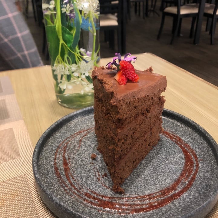 review photo of Vegan Inc. Miyana Polanco Pastel tres chocolates shared by @alyy on 10 Jul 2022 - review