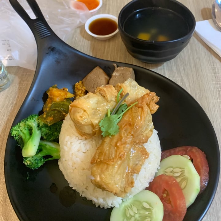 photo of Greendot Junction 8 chicken rice shared by @zlspeth on  31 May 2022 - review
