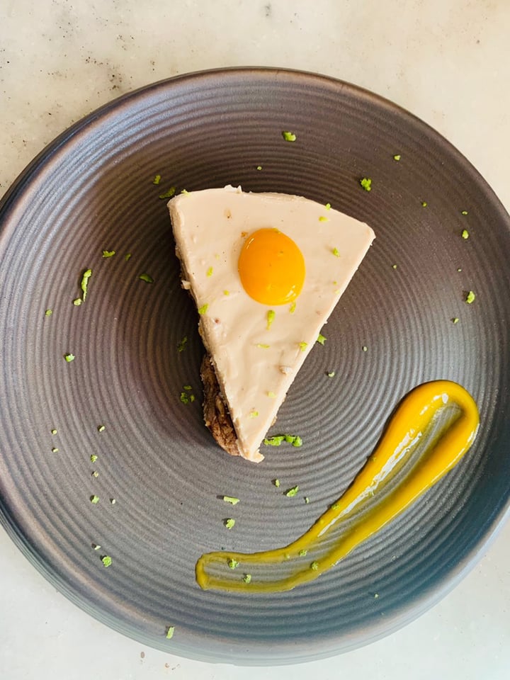 review photo of Greenr Cafe Vegan Black Bean Nachos And Mango Lime Cheesecake shared by @prarthana on 23 Nov 2019 - review