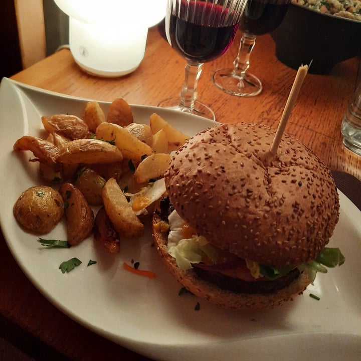photo of Le Grenier de Notre-Dame Burger Vegan shared by @doniabillion44 on  04 Sep 2022 - review
