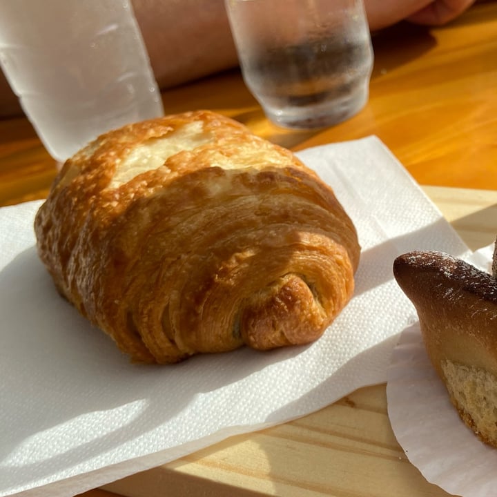 photo of Amarama Vegan Pain au chocolat shared by @katiatrotta on  17 Dec 2022 - review