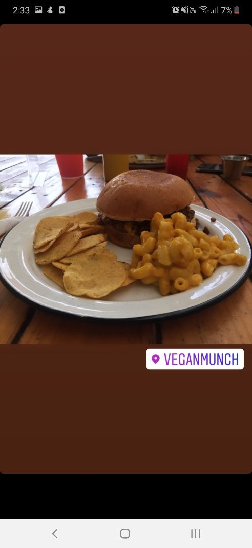 photo of VeganMunch Mac N Cheese Burger shared by @ichbinangie on  23 Dec 2019 - review