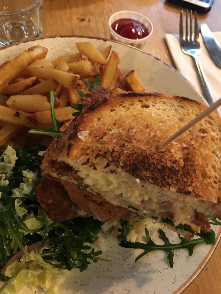 review photo of Stereo Tempeh Reuben shared by @veganpeacenik on 06 Apr 2019 - review