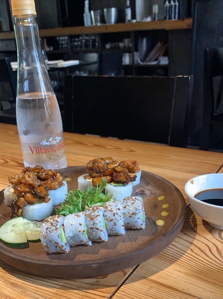 photo of Sushifeel Vegan roll shared by @camiacostag on  01 Apr 2020 - review