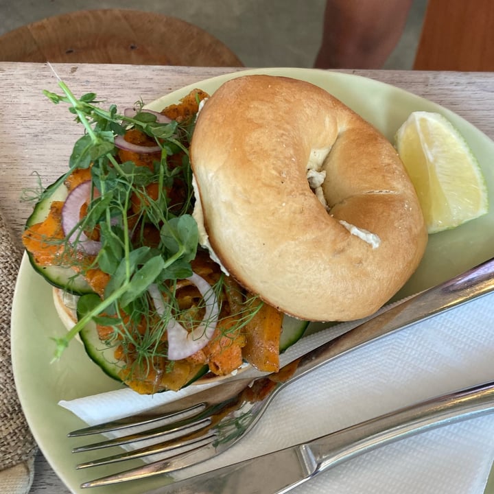 photo of Nourish'd Café & Juicery Sultry salmxn bagel shared by @pollyberlin on  03 Apr 2022 - review
