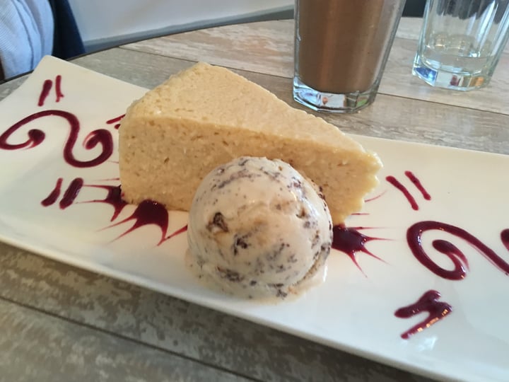 review photo of Candle Cafe Coconut Cheesecake shared by @lianaperez on 23 Aug 2018 - review