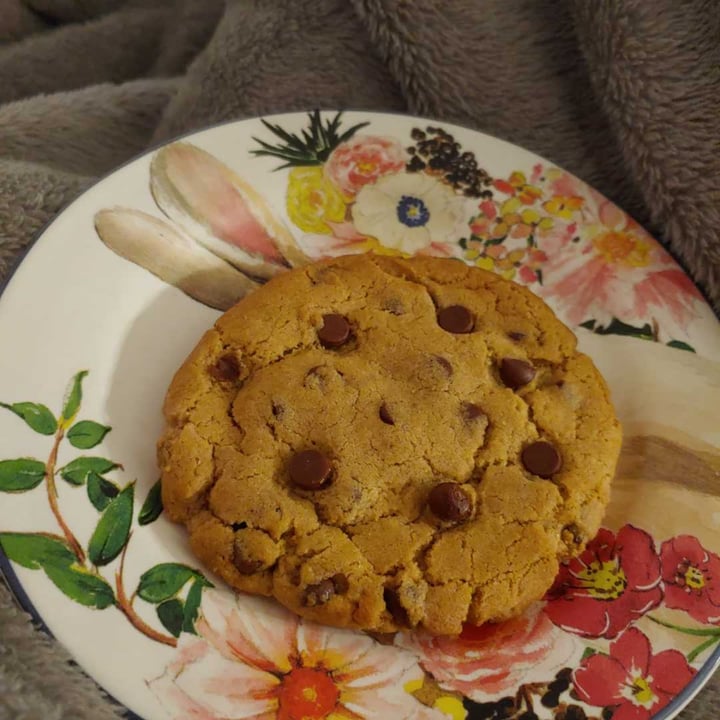 review photo of Littleburg Pop-up Chocolate Chip Cookies shared by @tenfeethigh on 05 Dec 2020 - review