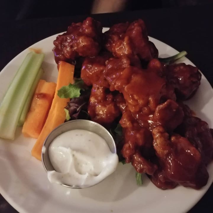 photo of Rise Above Pizza & Wings Vegan Wings shared by @lunatoon17 on  16 Feb 2020 - review
