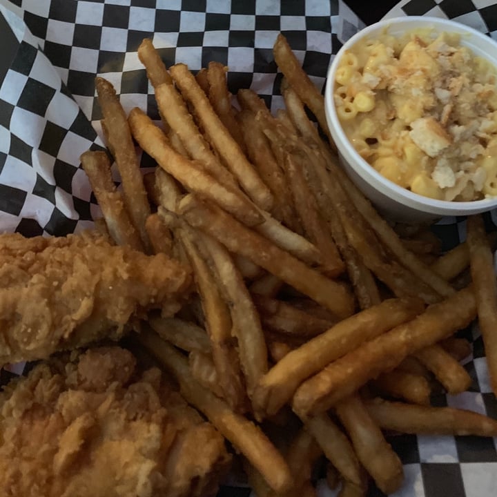 photo of Doomie's Home Cookin' Fried Chicken, Fries, Mac & Cheese shared by @ashes on  13 Dec 2020 - review