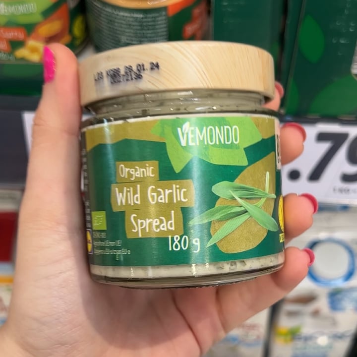 photo of Vemondo  Organic Wild Garlic Spread shared by @vittoriatomassini on  08 Aug 2022 - review