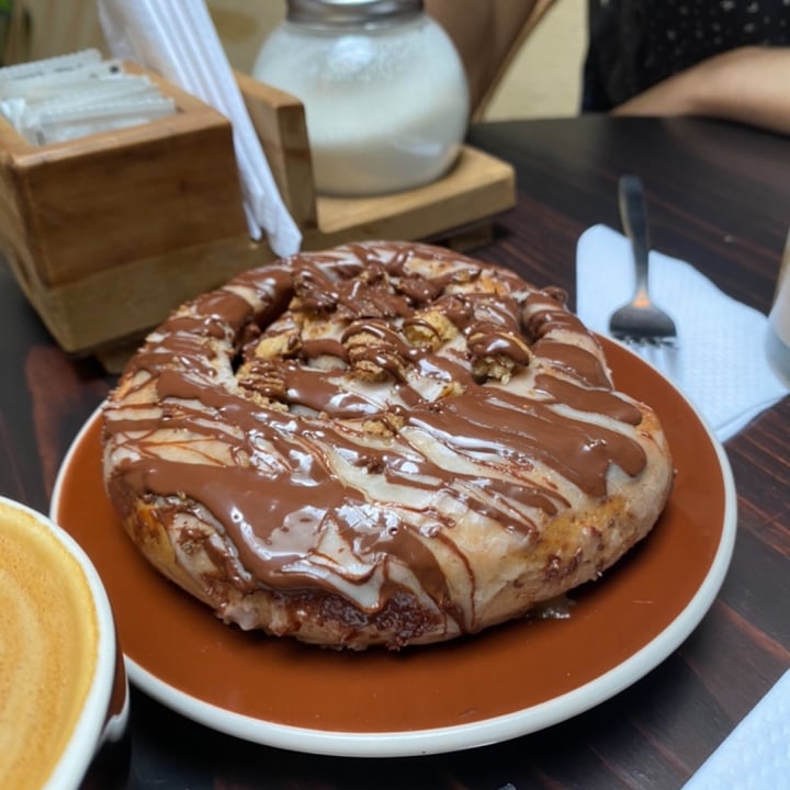 photo of Angéla - Deli & Coffee roll de canela shared by @inespressable on  05 Dec 2021 - review