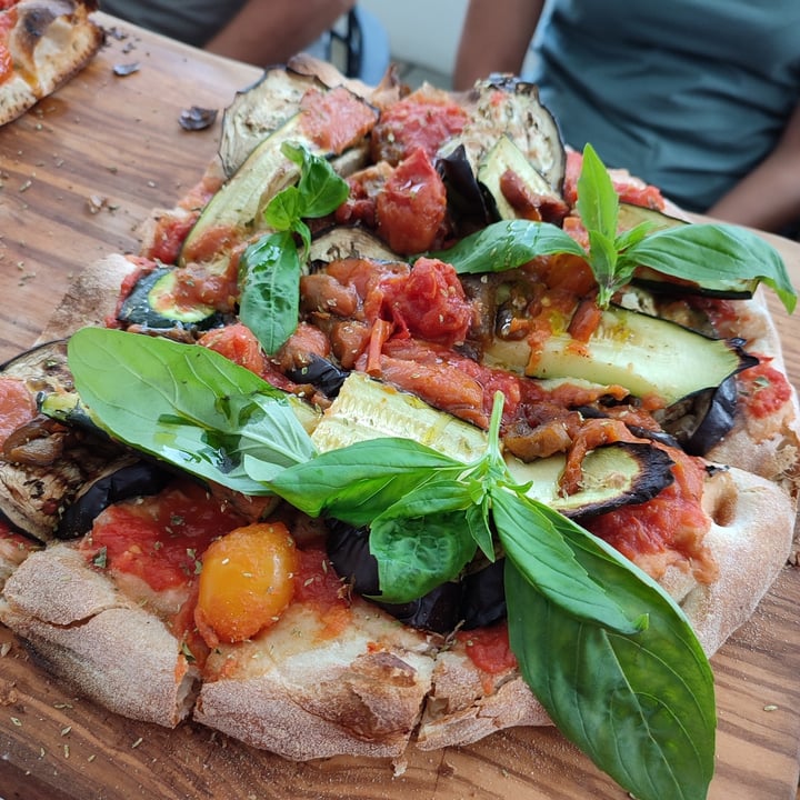 photo of Conrad’s Mountain Lodge Pizza al metro con verdure grigliate shared by @monica86 on  02 Aug 2022 - review