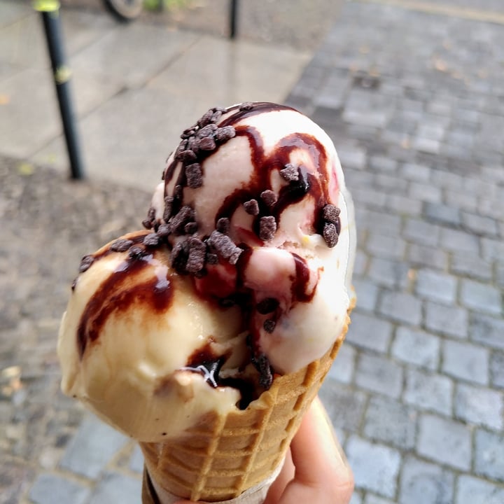 review photo of Green Scoop Vegan Vanilla, Strawberry Cheescake shared by @eikes on 14 Sep 2021 - review