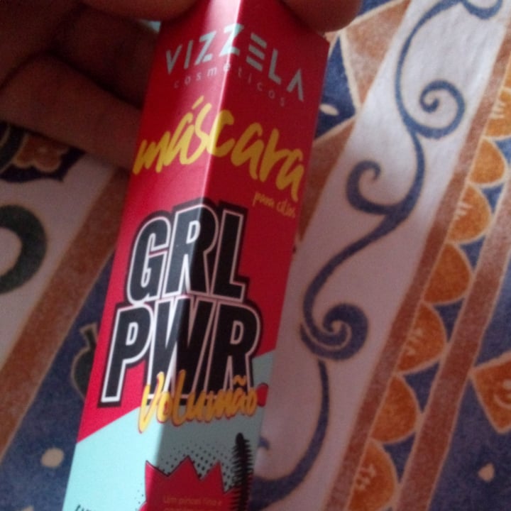 photo of Vizzela Cosméticos GRL PWR máscara para pestañas shared by @andreitapobre on  01 Oct 2020 - review