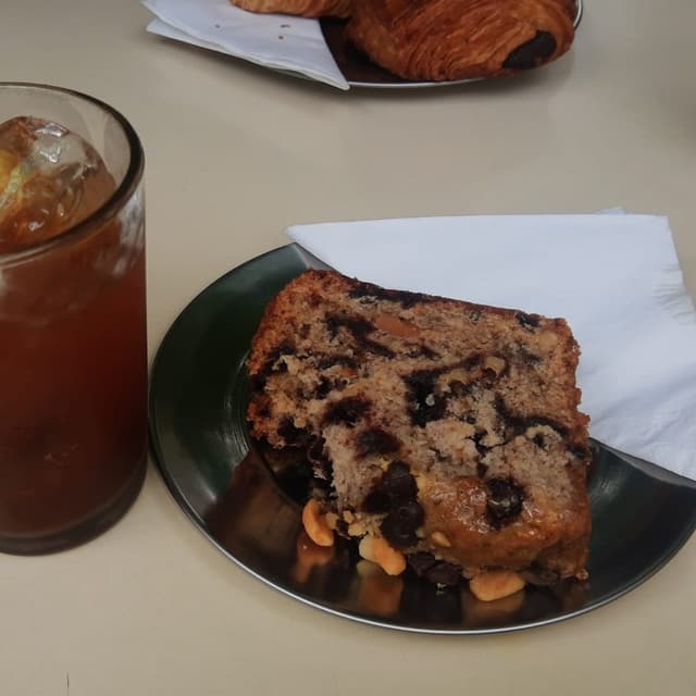 菜肴“Budín De Banana Y Chocolate”的照片