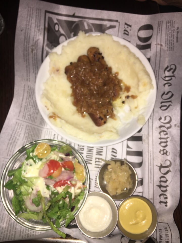 photo of Shuffle Bar Hot dogs and mashed potatoes shared by @karentamari on  27 Aug 2019 - review
