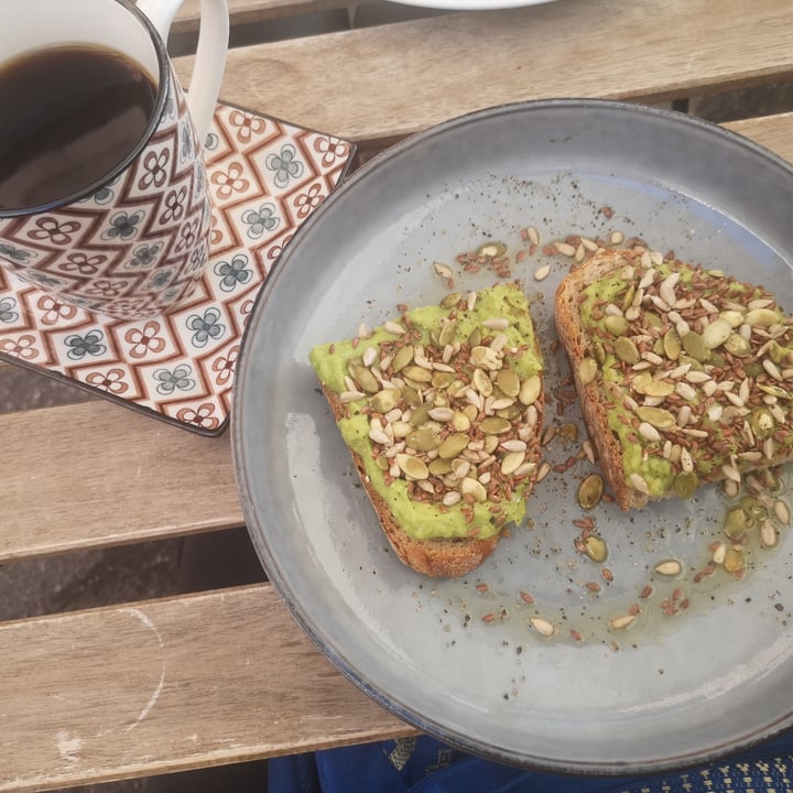 photo of LOOM Avocado Toast e caffè filtrato (V60) shared by @smaicky on  13 Aug 2022 - review