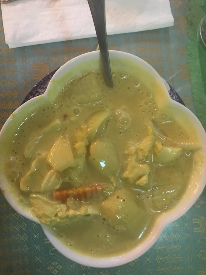 photo of Lime Leaf Thai Yellow curry shared by @mariapacheco on  18 Apr 2019 - review