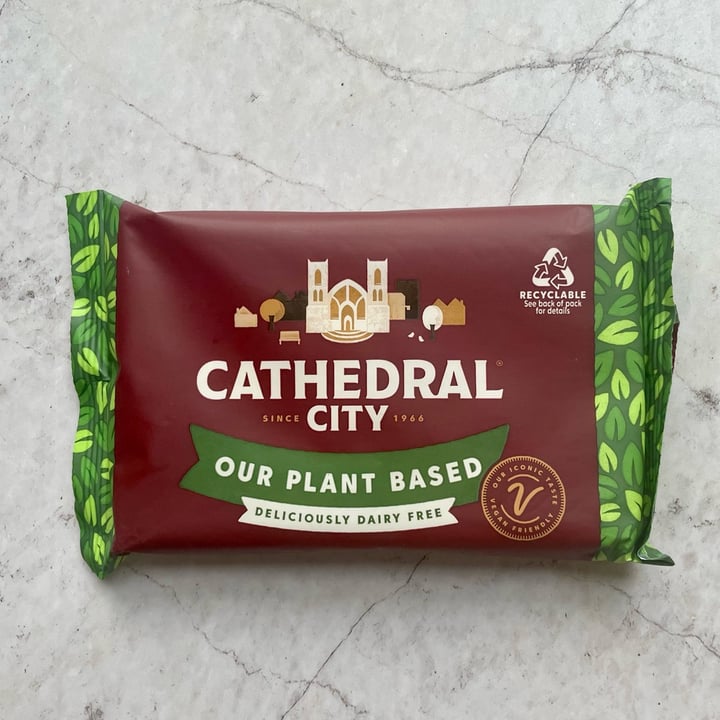 photo of Cathedral City Plant Based Block shared by @earthlinged on  14 Dec 2022 - review