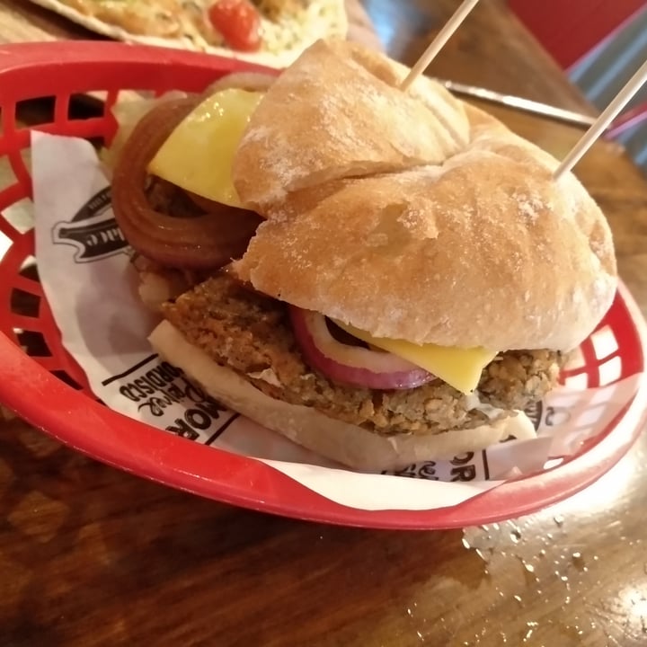 review photo of Mary's Place Dinner Summertime burger shared by @psicodelirium on 28 Oct 2020 - review