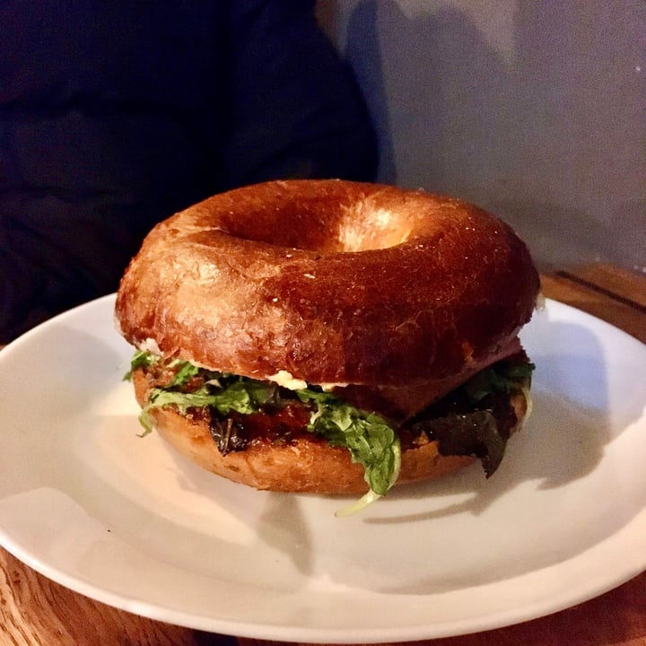 photo of geh Veg Bagel With Tempeh shared by @geisalopes on  12 Feb 2022 - review