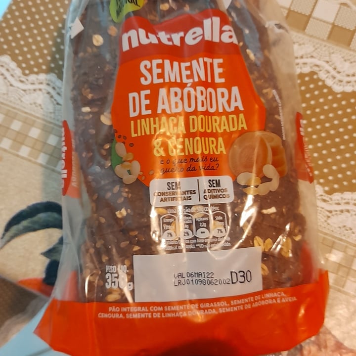 review photo of Nutrella Pão De Semente De Abóbora, Linhaça Dourada E Cenoura shared by @rosyaminah on 28 Apr 2022 - review