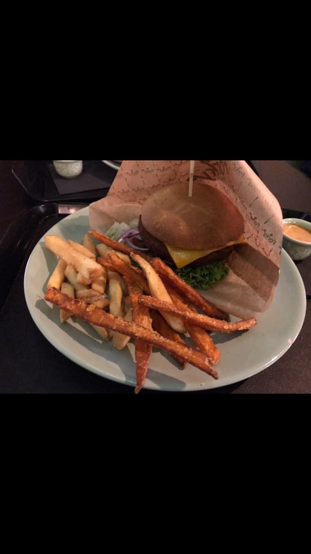 photo of Forky's Cheeseburger shared by @mayagold on  16 Jan 2020 - review