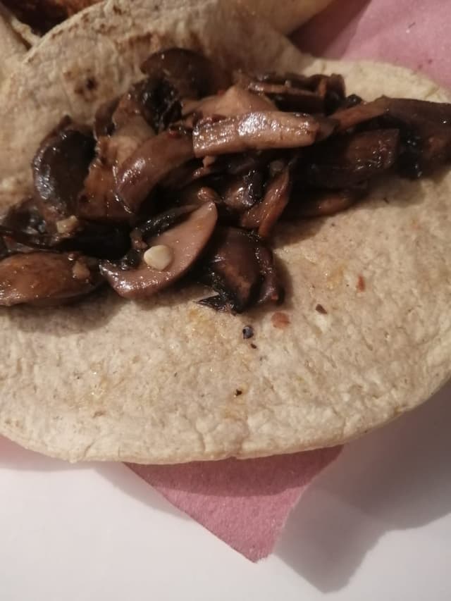 Foto del piatto “Taco de champiñones al ajillo”