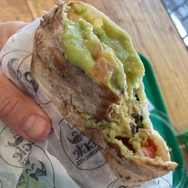photo of Veggie Medio Oriente Sandwich Sabij shared by @pltlife56 on  11 Oct 2021 - review